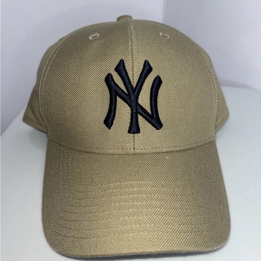 Beige Cap with New York Yankees Logo